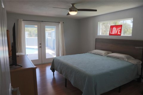 House in DeLand, Florida 4 bedrooms, 278.8 sq.m. № 2195962 - photo 21