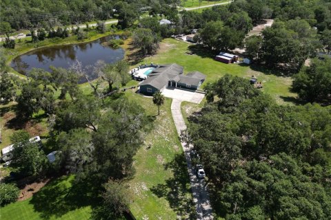 House in DeLand, Florida 4 bedrooms, 278.8 sq.m. № 2195962 - photo 5