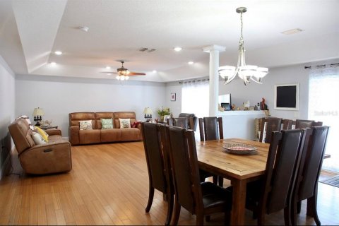 House in DeLand, Florida 4 bedrooms, 278.8 sq.m. № 2195962 - photo 13