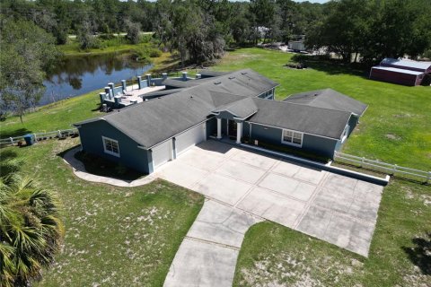 House in DeLand, Florida 4 bedrooms, 278.8 sq.m. № 2195962 - photo 2