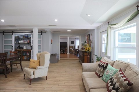 House in DeLand, Florida 4 bedrooms, 278.8 sq.m. № 2195962 - photo 11