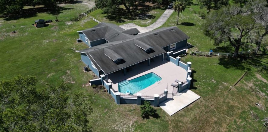 House in DeLand, Florida 4 bedrooms, 278.8 sq.m. № 2195962