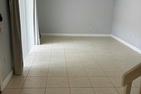 Touwnhouse à louer à Palm City, Floride: 2 chambres, 114.83 m2 № 2401416 - photo 2