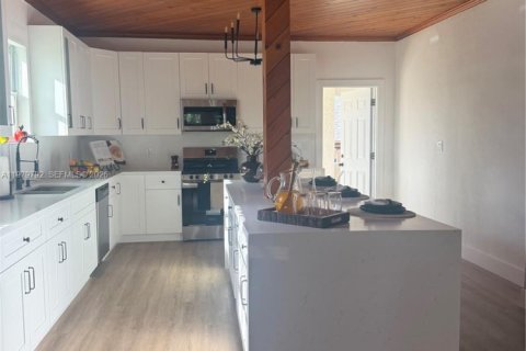 Villa ou maison à vendre à Homestead, Floride: 6 chambres, 443.24 m2 № 2044290 - photo 13