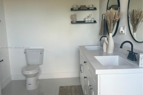 Villa ou maison à vendre à Homestead, Floride: 6 chambres, 443.24 m2 № 2044290 - photo 16