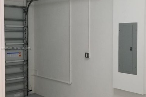 Touwnhouse à louer à Miami, Floride: 3 chambres, 155.89 m2 № 1986271 - photo 14