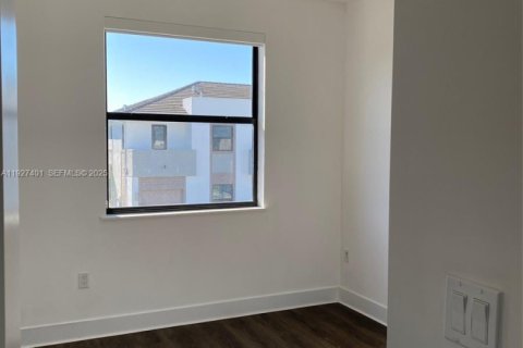 Touwnhouse à louer à Miami, Floride: 3 chambres, 155.89 m2 № 1986271 - photo 5