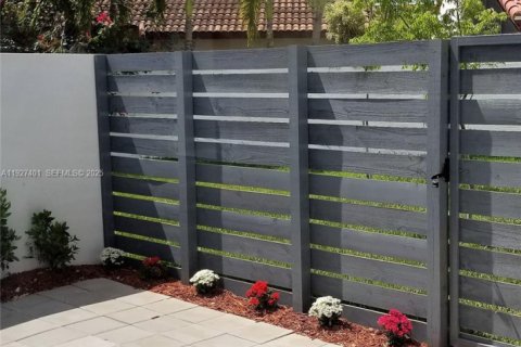 Touwnhouse à louer à Miami, Floride: 3 chambres, 155.89 m2 № 1986271 - photo 13