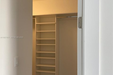 Touwnhouse à louer à Miami, Floride: 3 chambres, 155.89 m2 № 1986271 - photo 10