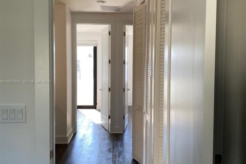 Touwnhouse à louer à Miami, Floride: 3 chambres, 155.89 m2 № 1986271 - photo 12