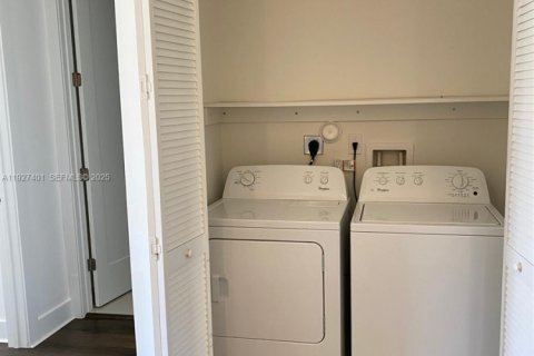 Touwnhouse à louer à Miami, Floride: 3 chambres, 155.89 m2 № 1986271 - photo 7