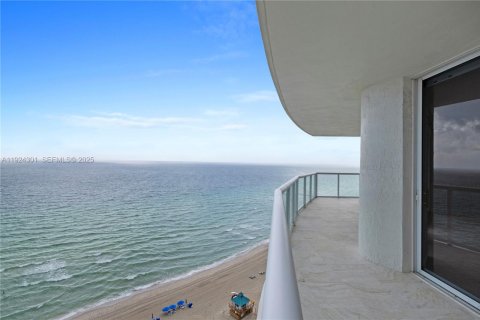 Condominio en alquiler en Sunny Isles Beach, Florida, 3 dormitorios, 205.31 m2 № 1982604 - foto 22