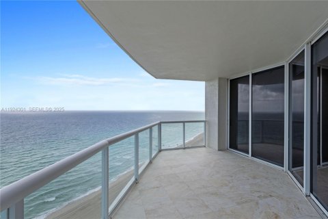 Condominio en alquiler en Sunny Isles Beach, Florida, 3 dormitorios, 205.31 m2 № 1982604 - foto 2