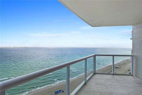 Condominio en alquiler en Sunny Isles Beach, Florida, 3 dormitorios, 205.31 m2 № 1982604 - foto 21