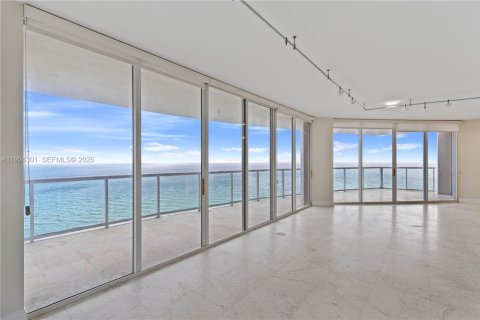 Condominio en alquiler en Sunny Isles Beach, Florida, 3 dormitorios, 205.31 m2 № 1982604 - foto 4
