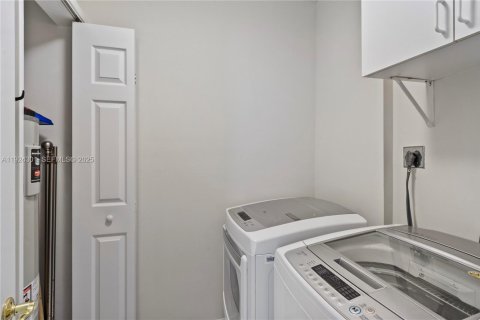 Condominio en alquiler en Sunny Isles Beach, Florida, 3 dormitorios, 205.31 m2 № 1982604 - foto 24