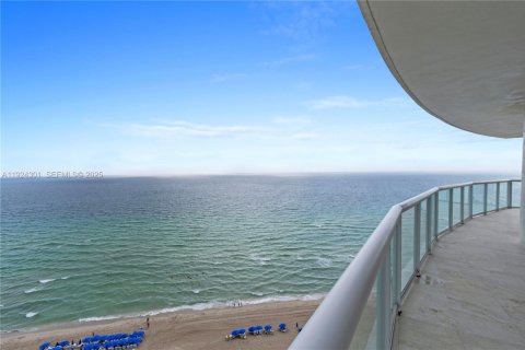 Condominio en alquiler en Sunny Isles Beach, Florida, 3 dormitorios, 205.31 m2 № 1982604 - foto 20