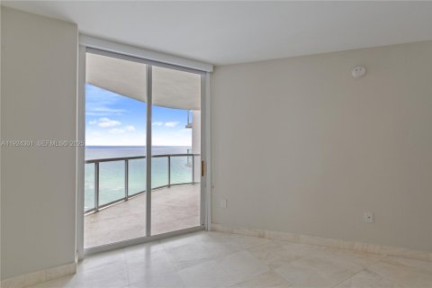 Condominio en alquiler en Sunny Isles Beach, Florida, 3 dormitorios, 205.31 m2 № 1982604 - foto 14