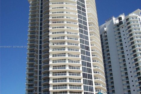 Condominio en alquiler en Sunny Isles Beach, Florida, 3 dormitorios, 205.31 m2 № 1982604 - foto 27
