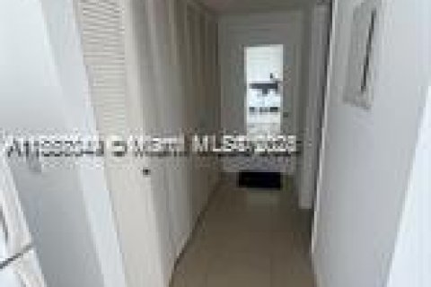 Купить кондоминиум в Майами, Флорида 43.66м2, № 2035341 - фото 14