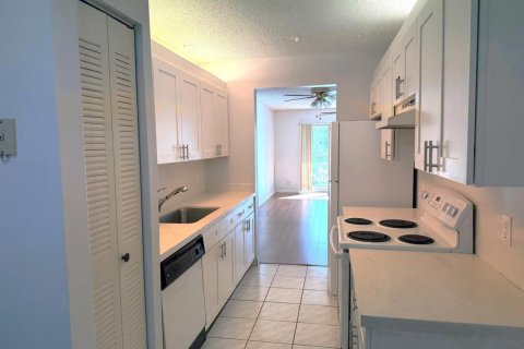 Condo in Hollywood, Florida, 2 bedrooms  № 2248625 - photo 7