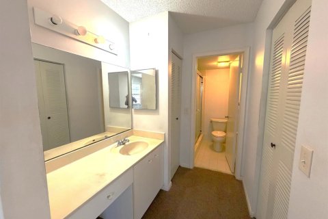 Condo in Hollywood, Florida, 2 bedrooms  № 2248625 - photo 18