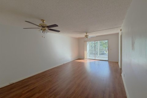 Condo in Hollywood, Florida, 2 bedrooms  № 2248625 - photo 3