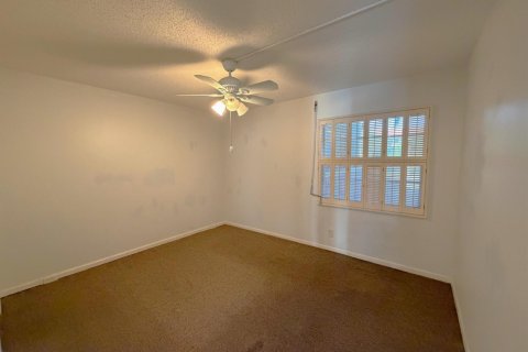 Condo in Hollywood, Florida, 2 bedrooms  № 2248625 - photo 17