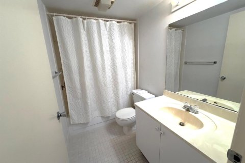 Condo in Hollywood, Florida, 2 bedrooms  № 2248625 - photo 14