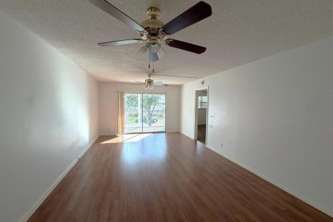 Condo in Hollywood, Florida, 2 bedrooms  № 2248625 - photo 10