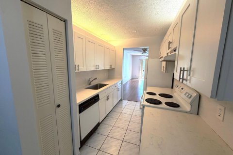 Condo in Hollywood, Florida, 2 bedrooms  № 2248625 - photo 6