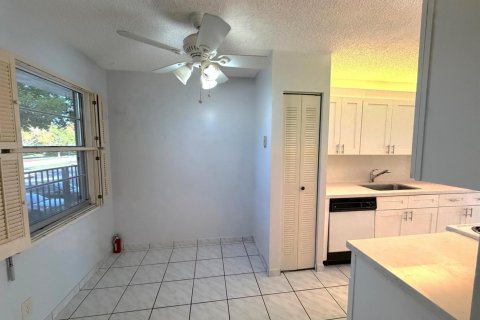 Condo in Hollywood, Florida, 2 bedrooms  № 2248625 - photo 8