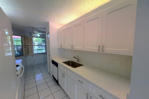 Condo in Hollywood, Florida, 2 bedrooms  № 2248625 - photo 2