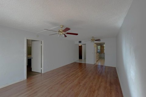 Condo in Hollywood, Florida, 2 bedrooms  № 2248625 - photo 5