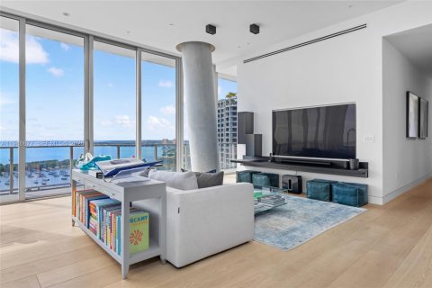 Condominio en venta en Miami, Florida, 5 dormitorios, 335.1 m2 № 2003068 - foto 12