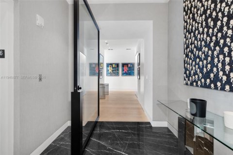 Condominio en venta en Miami, Florida, 5 dormitorios, 335.1 m2 № 2003068 - foto 19