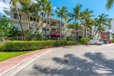 Studio à Condo à Miami Beach, Floride  № 2084582