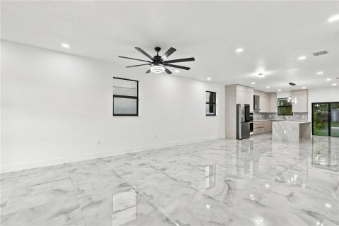 Casa en venta en Pinellas Park, Florida, 3 dormitorios, 152.08 m2 № 2420478 - foto 9