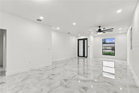 Casa en venta en Pinellas Park, Florida, 3 dormitorios, 152.08 m2 № 2420478 - foto 12