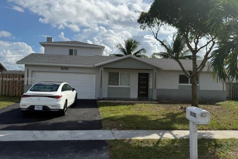 House in Lauderhill, Florida 3 bedrooms, 169.27 sq.m. № 2013206 - photo 6