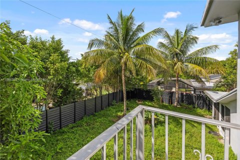 House in Lauderhill, Florida 3 bedrooms, 169.27 sq.m. № 2013206 - photo 23