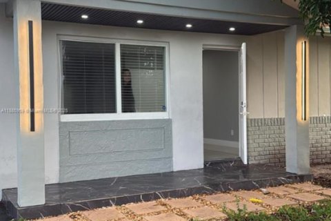 House in Lauderhill, Florida 3 bedrooms, 169.27 sq.m. № 2013206 - photo 5