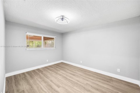 House in Lauderhill, Florida 3 bedrooms, 169.27 sq.m. № 2013206 - photo 29