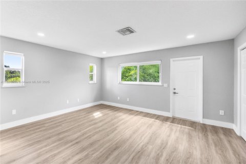 House in Lauderhill, Florida 3 bedrooms, 169.27 sq.m. № 2013206 - photo 27