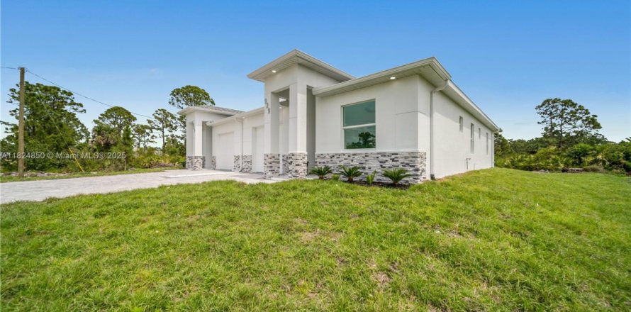 Immobilier commercial à Lehigh Acres, Floride № 1790533