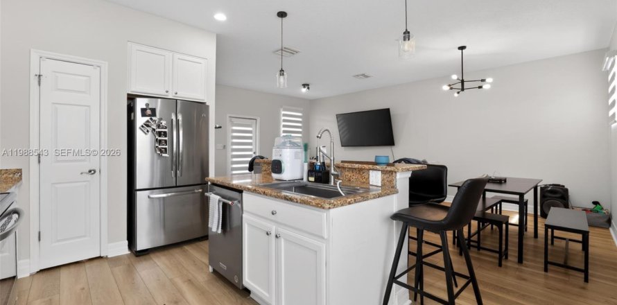 Таунхаус в Тампа, Флорида 3 спальни, 167.97м2 № 2066124