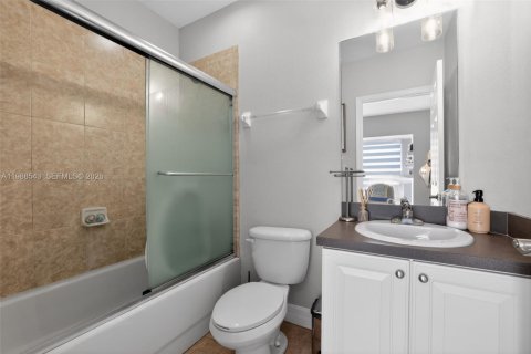 Купить таунхаус в Тампа, Флорида 3 спальни, 167.97м2, № 2066124 - фото 18