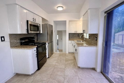 House in Pompano Beach, Florida 3 bedrooms, 120.4 sq.m. № 2030786 - photo 17