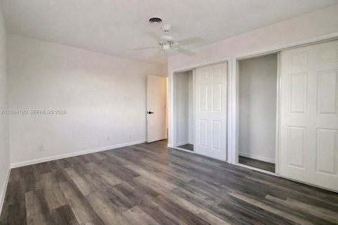 House in Pompano Beach, Florida 3 bedrooms, 120.4 sq.m. № 2030786 - photo 10