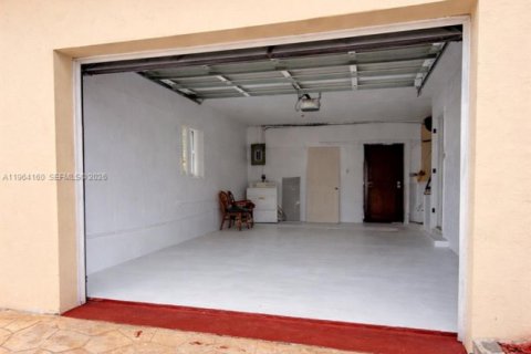 House in Pompano Beach, Florida 3 bedrooms, 120.4 sq.m. № 2030786 - photo 28